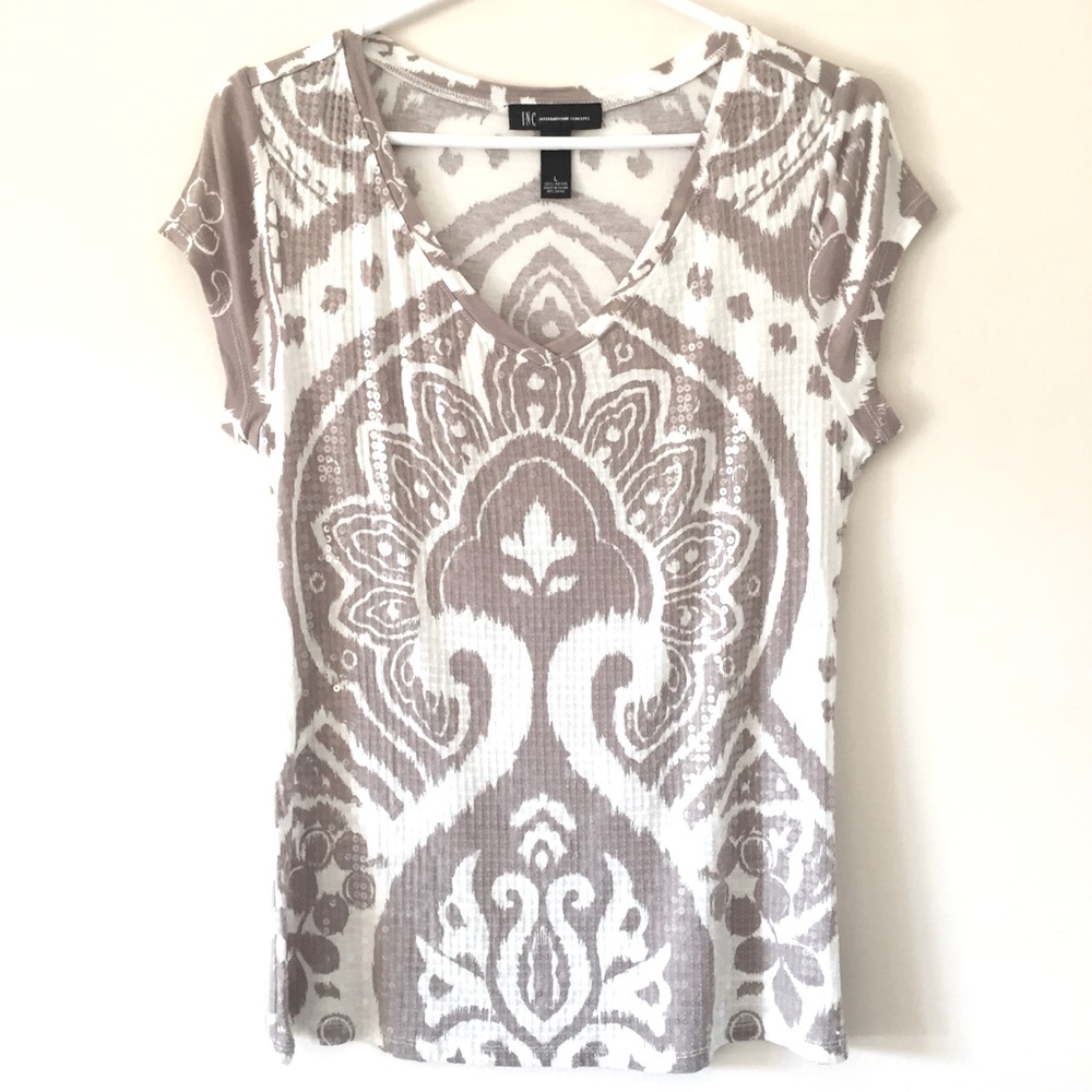 INC International Concepts Off White/Taupe V-Neck Cap Sleeve Sequin Top Size USL